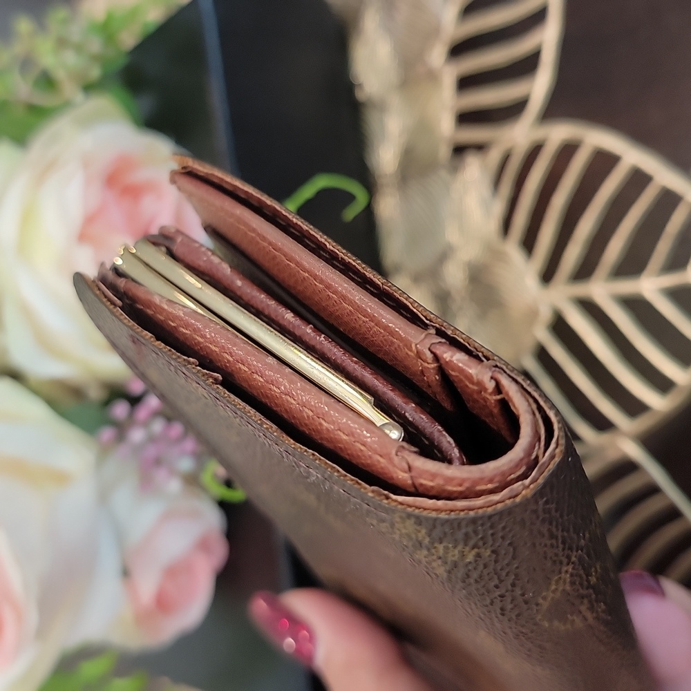 Authentic Louis Vuitton kisslock wallet - Picture 5 of 10